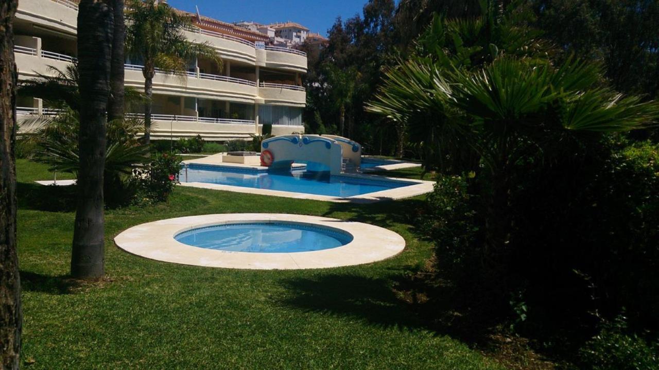 Holidays2Benalmadena Torrequebrada Sea View Front Beach With Pool Parking & Terraces Kültér fotó